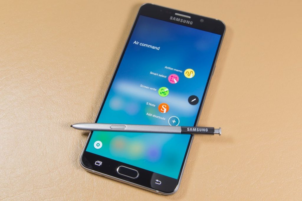 I'm going swimming with my Samsung Note 7, it is waterproof!