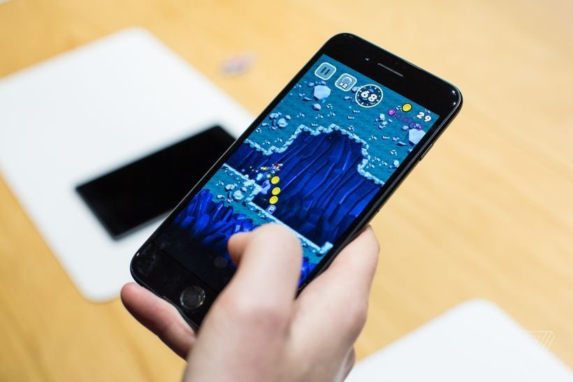 You can now get Super Mario Run on iOS but no awoof
